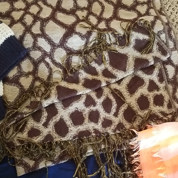 Bundle of scarves! - Picture 4 of 7